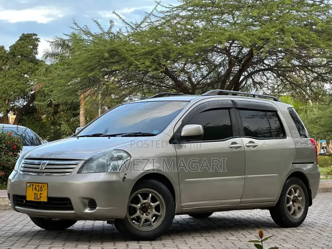Toyota Raum 2004 Silver