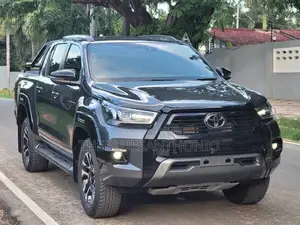 New Toyota Hilux 2025 Black
