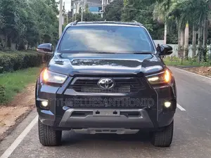 New Toyota Hilux 2025 Black