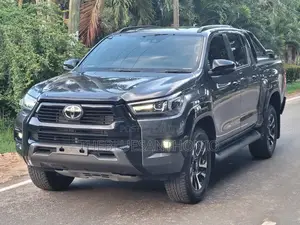 New Toyota Hilux 2025 Black