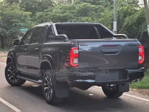 New Toyota Hilux 2025 Black