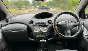 Toyota Vitz 2005 Gray