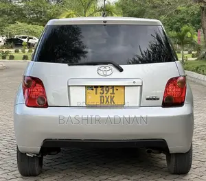 Toyota IST 2003 Silver
