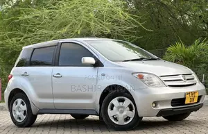 Toyota IST 2003 Silver