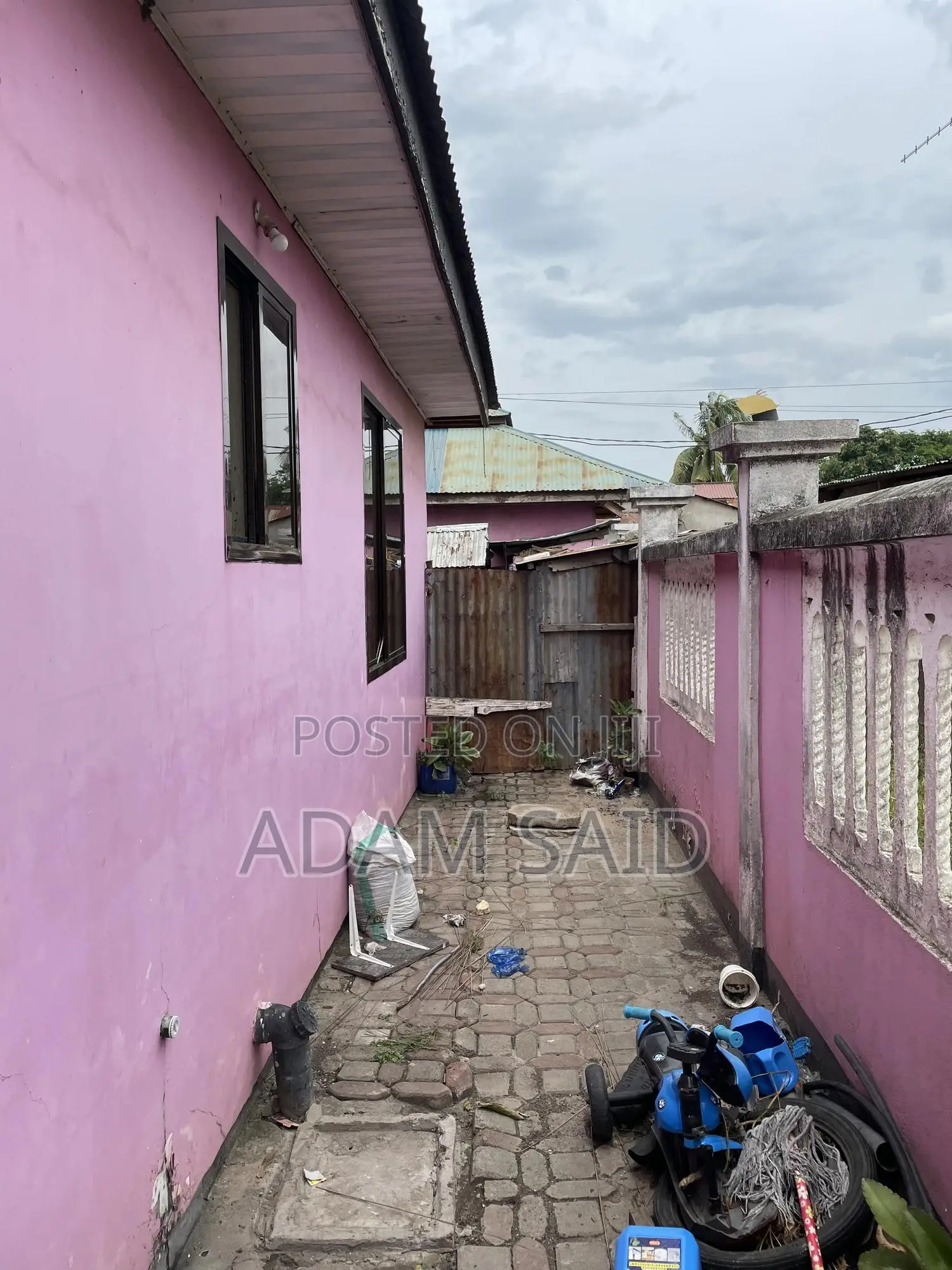 10bdrm Apartment in Mbagala for sale