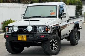 Toyota Land Cruiser 2012 White