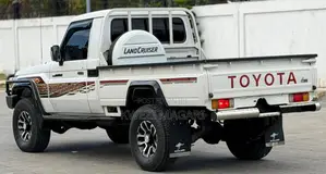 Toyota Land Cruiser 2012 White