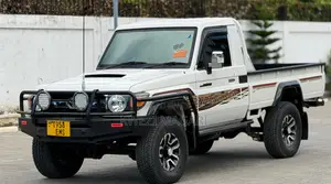 Toyota Land Cruiser 2012 White