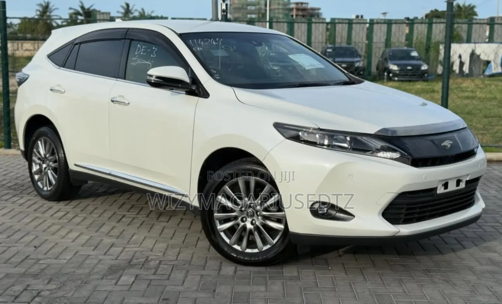 Toyota Harrier 2.0 2015 Off white