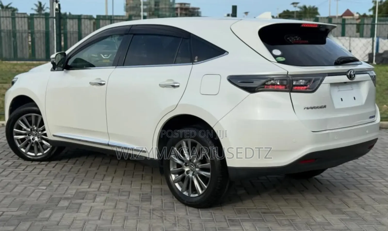Toyota Harrier 2.0 2015 Off white