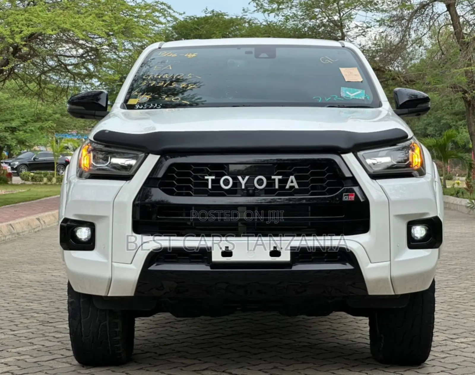 Toyota Hilux 2022 White