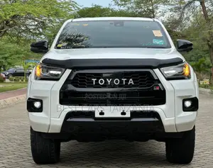 Toyota Hilux 2022 White
