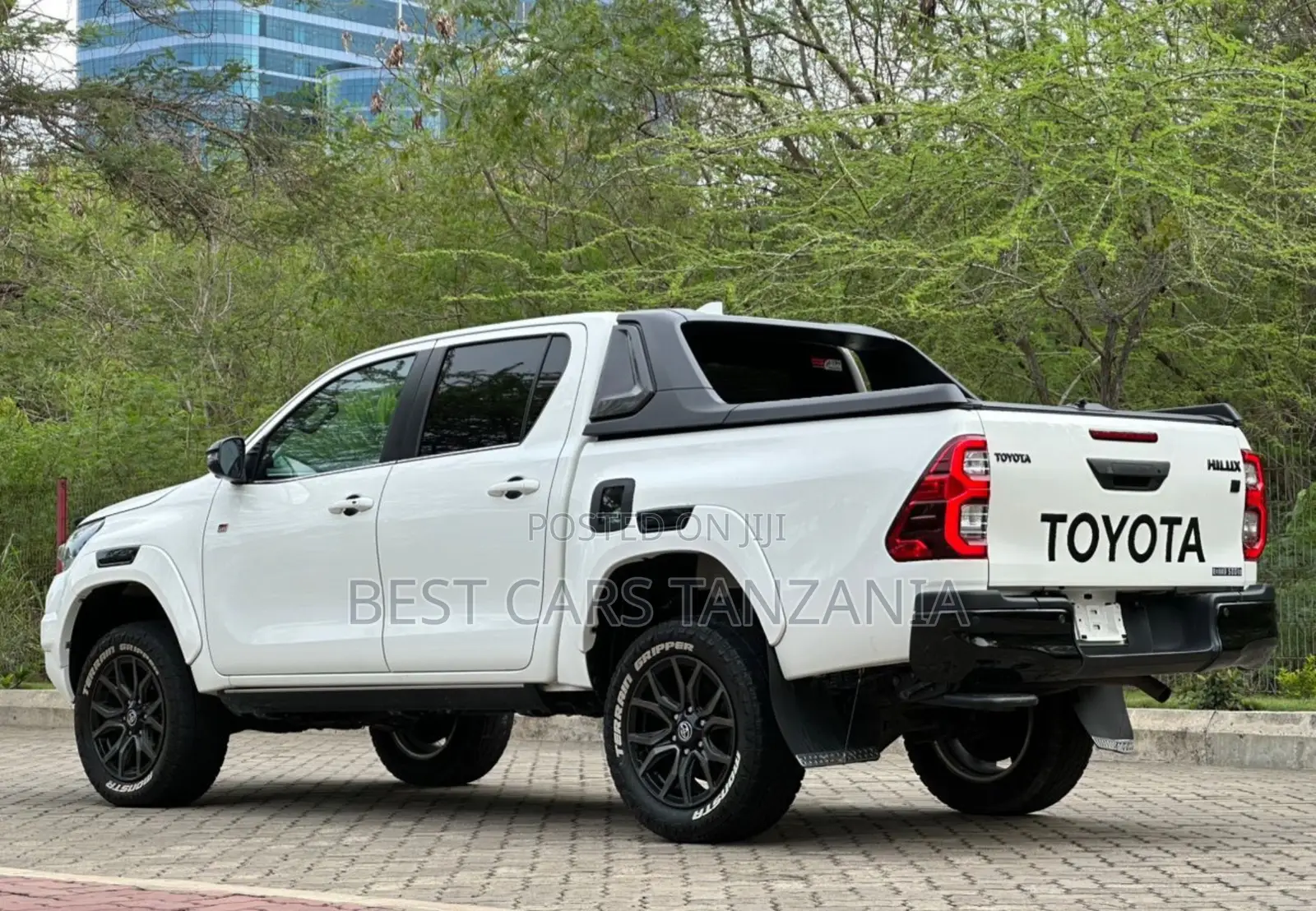 Toyota Hilux 2022 White
