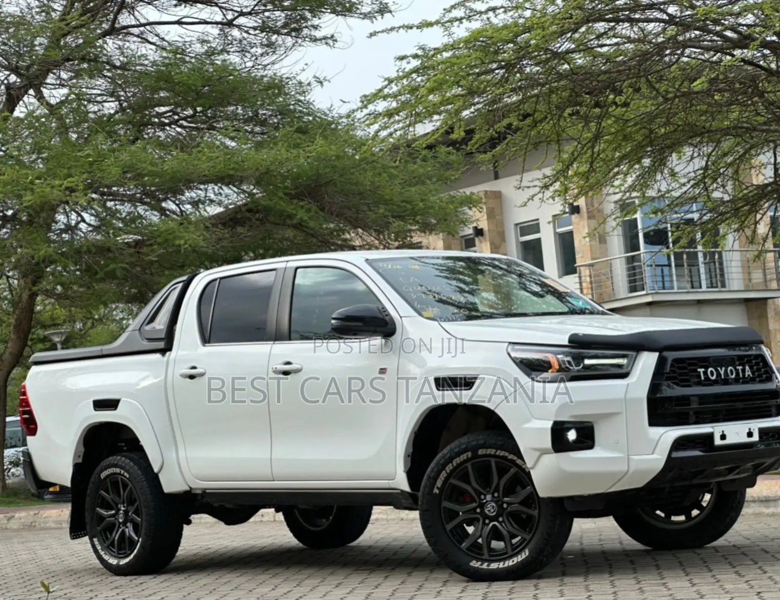 Toyota Hilux 2022 White