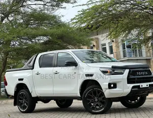 Toyota Hilux 2022 White