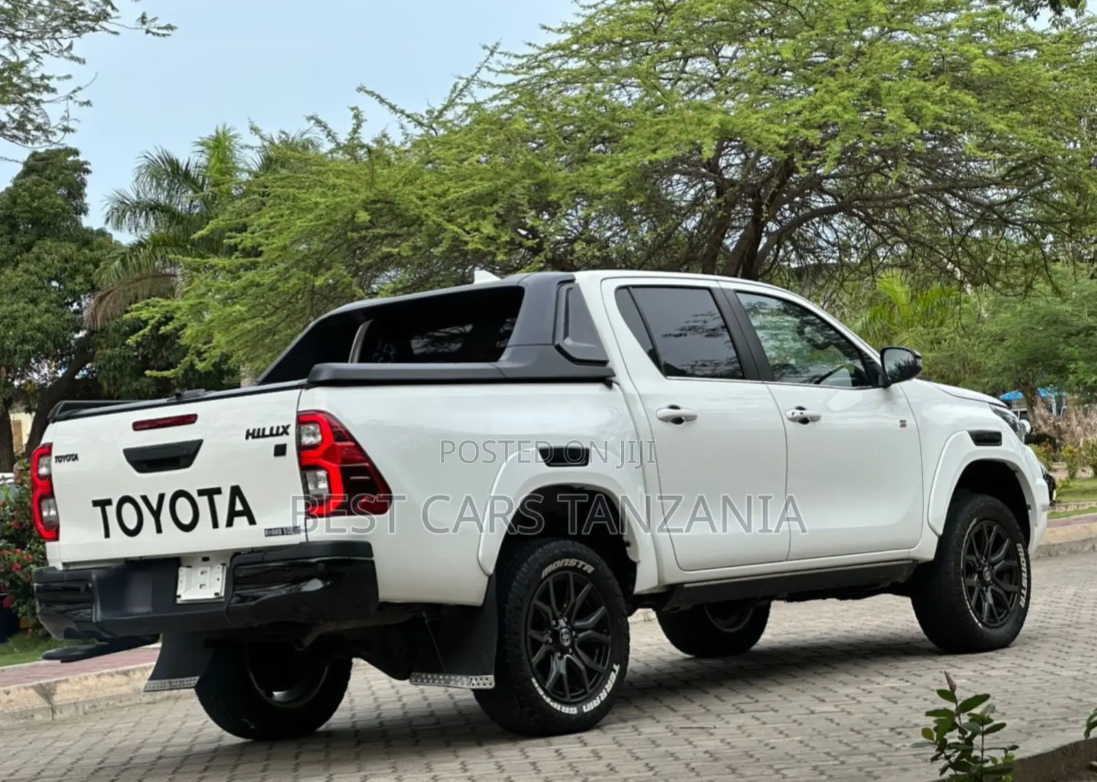 Toyota Hilux 2022 White