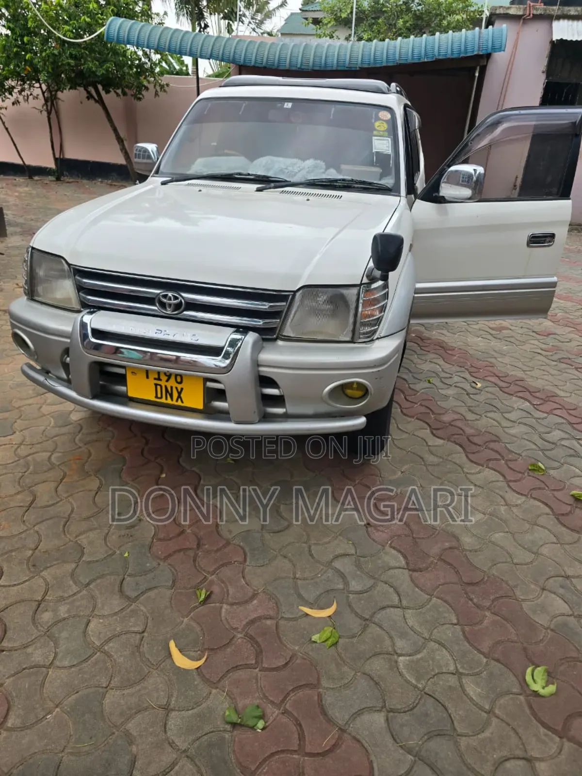 Toyota Land Cruiser Prado 2001 White