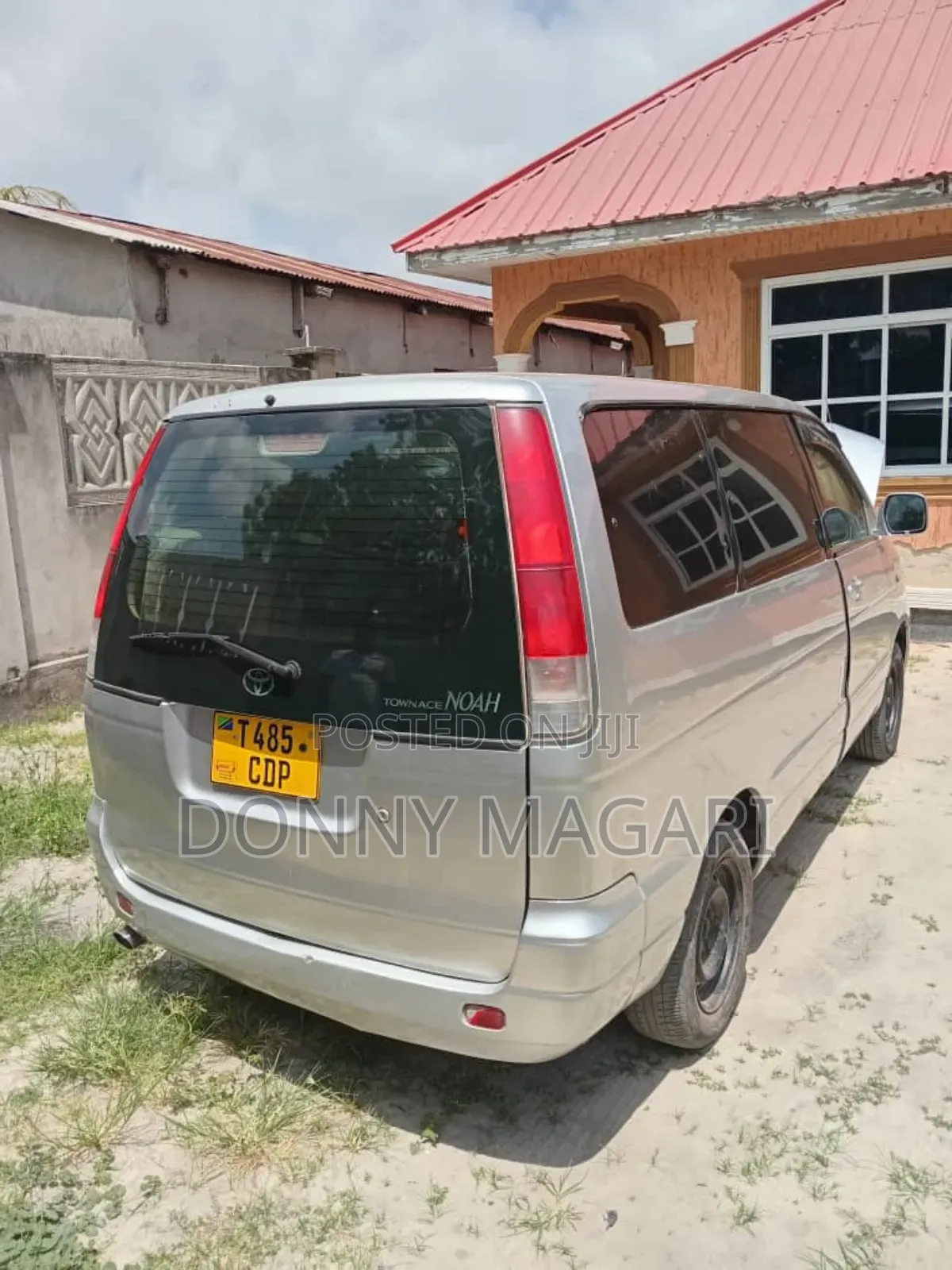 Toyota Noah 2001 Silver