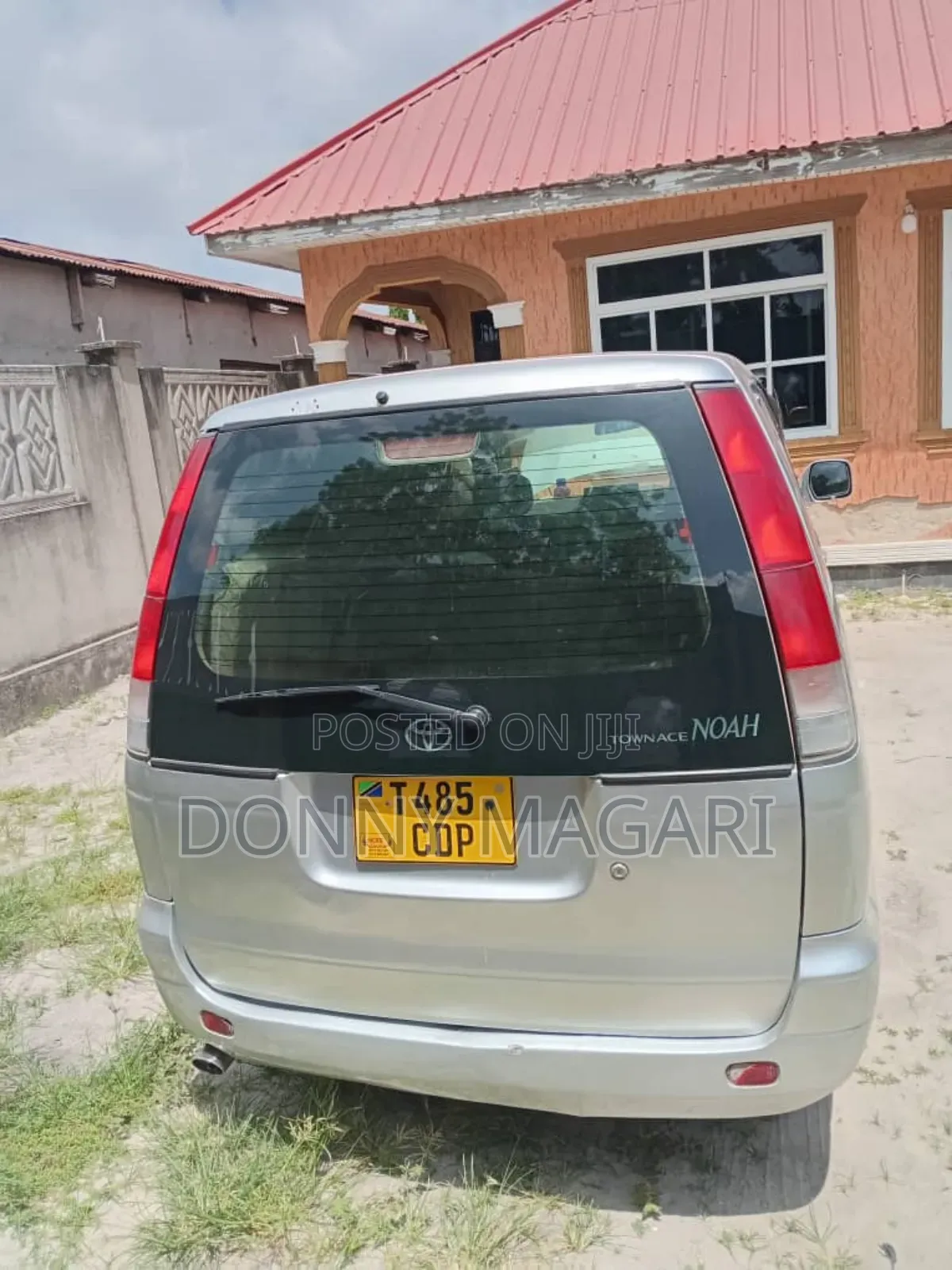 Toyota Noah 2001 Silver