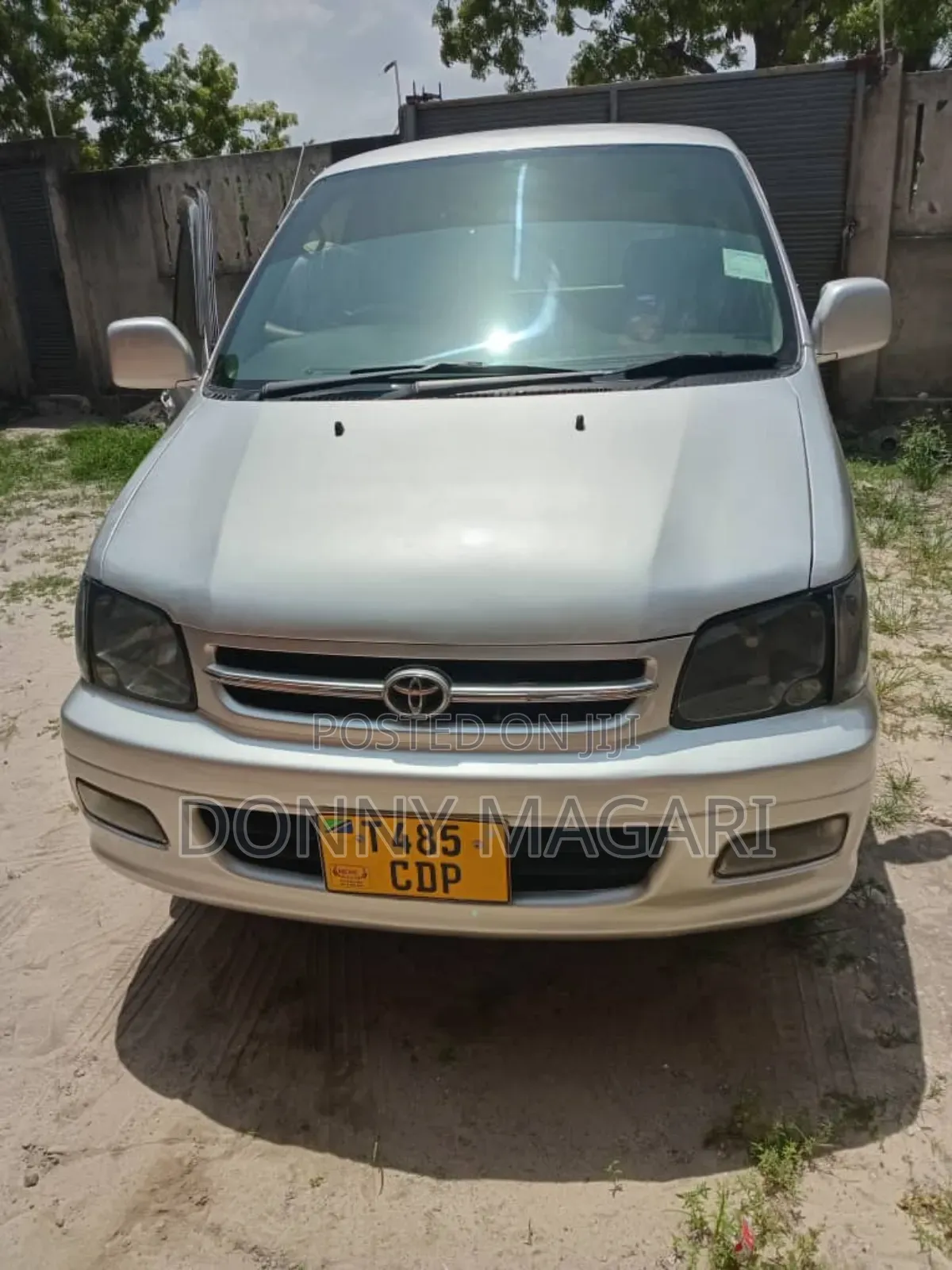 Toyota Noah 2001 Silver