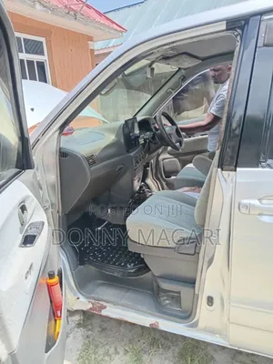 Toyota Noah 2001 Silver