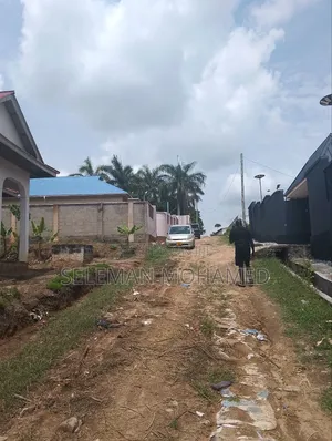 Kiwanja Kinauzwa Kigamboni