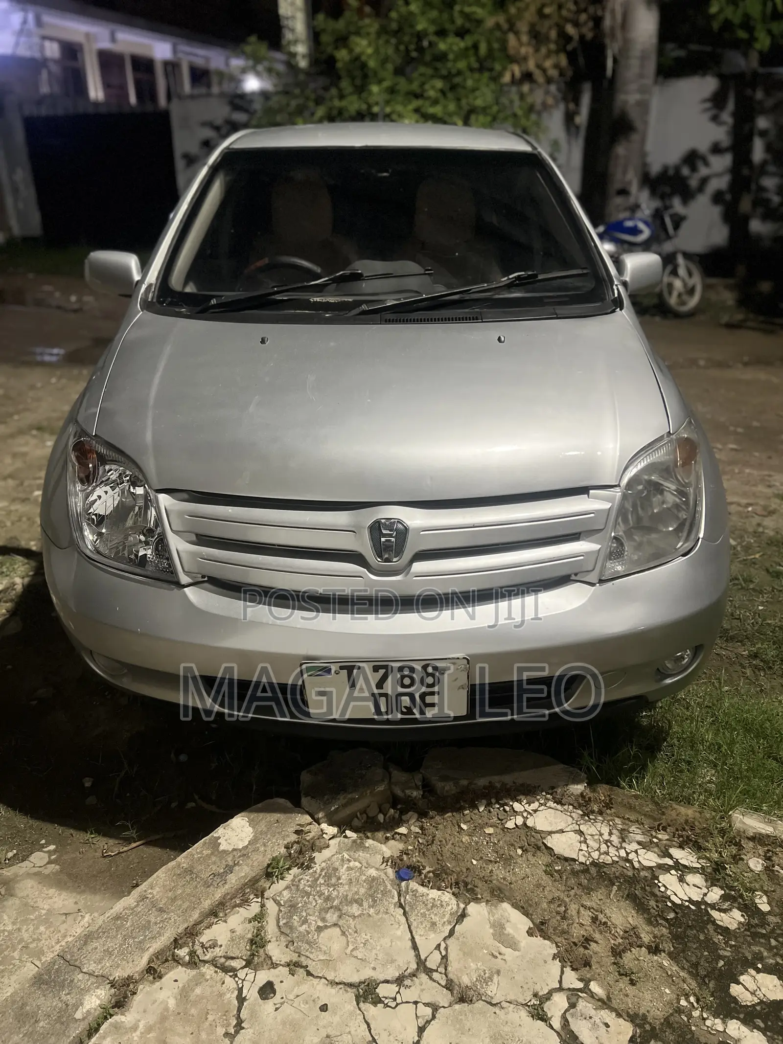 Toyota IST 2004 Silver