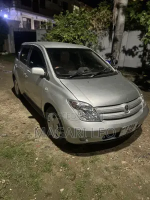 Toyota IST 2004 Silver