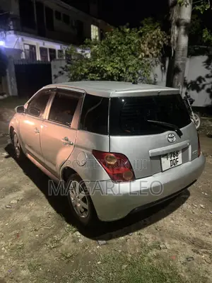 Toyota IST 2004 Silver