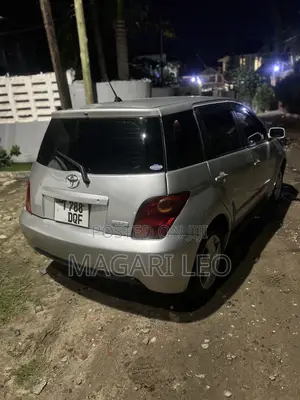 Toyota IST 2004 Silver