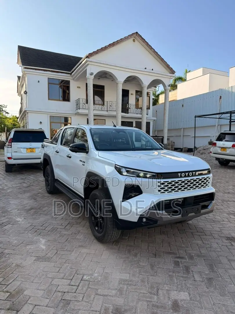 New Toyota Hilux 2025 White