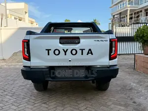 New Toyota Hilux 2025 White
