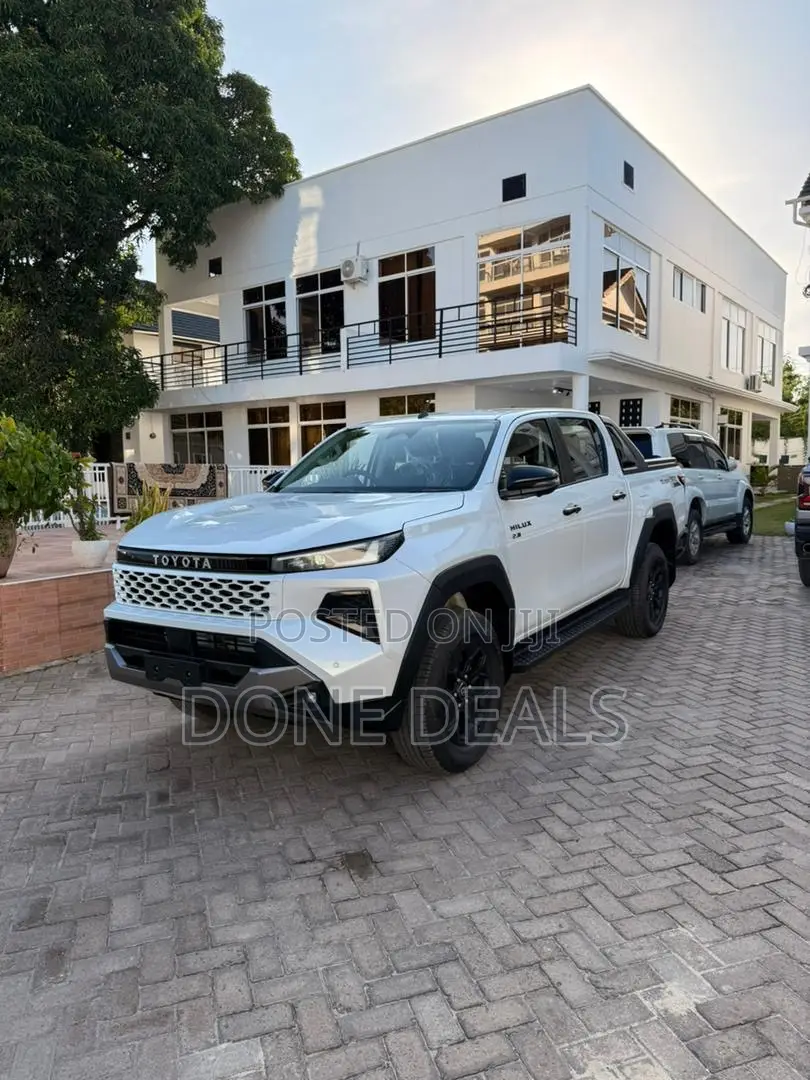 New Toyota Hilux 2025 White