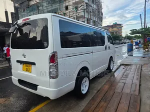 Toyota Quantum 2014 White