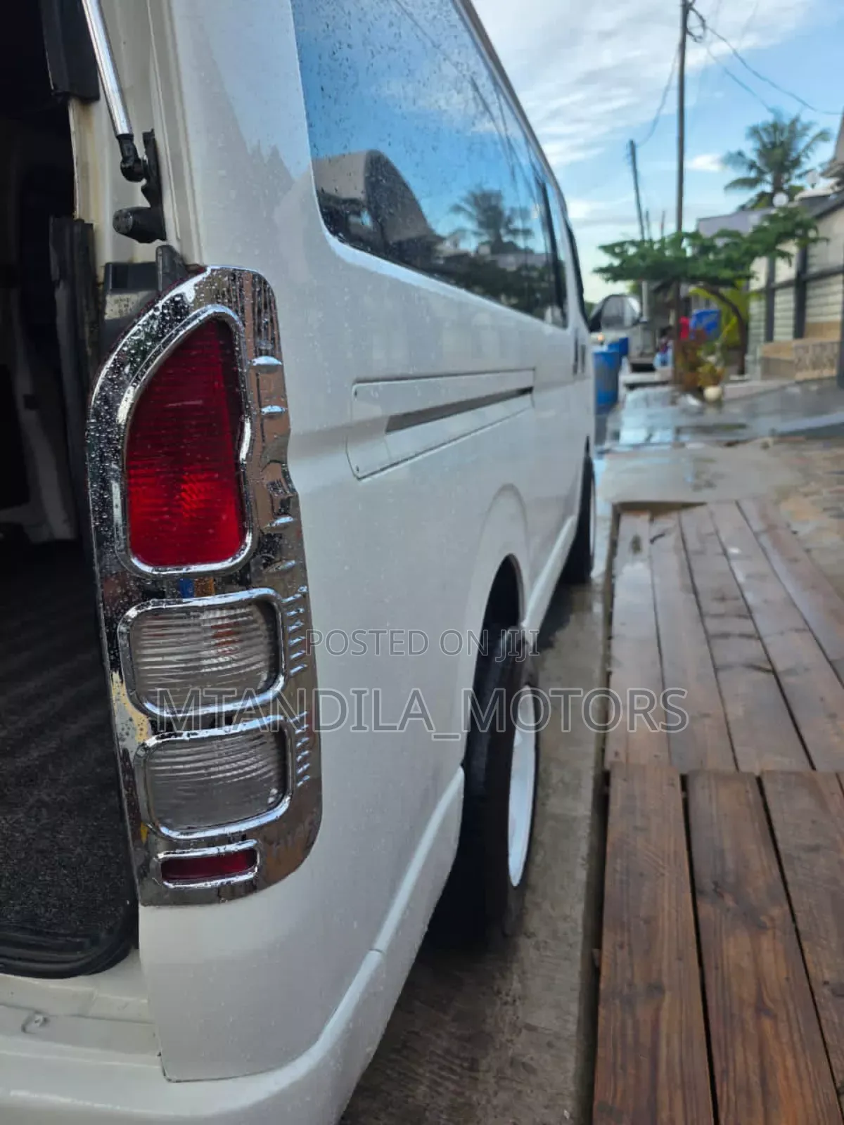 Toyota Quantum 2014 White