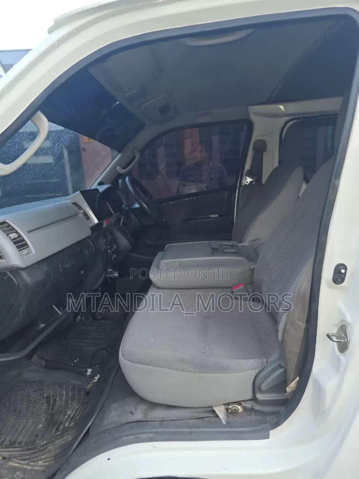 Toyota Quantum 2014 White