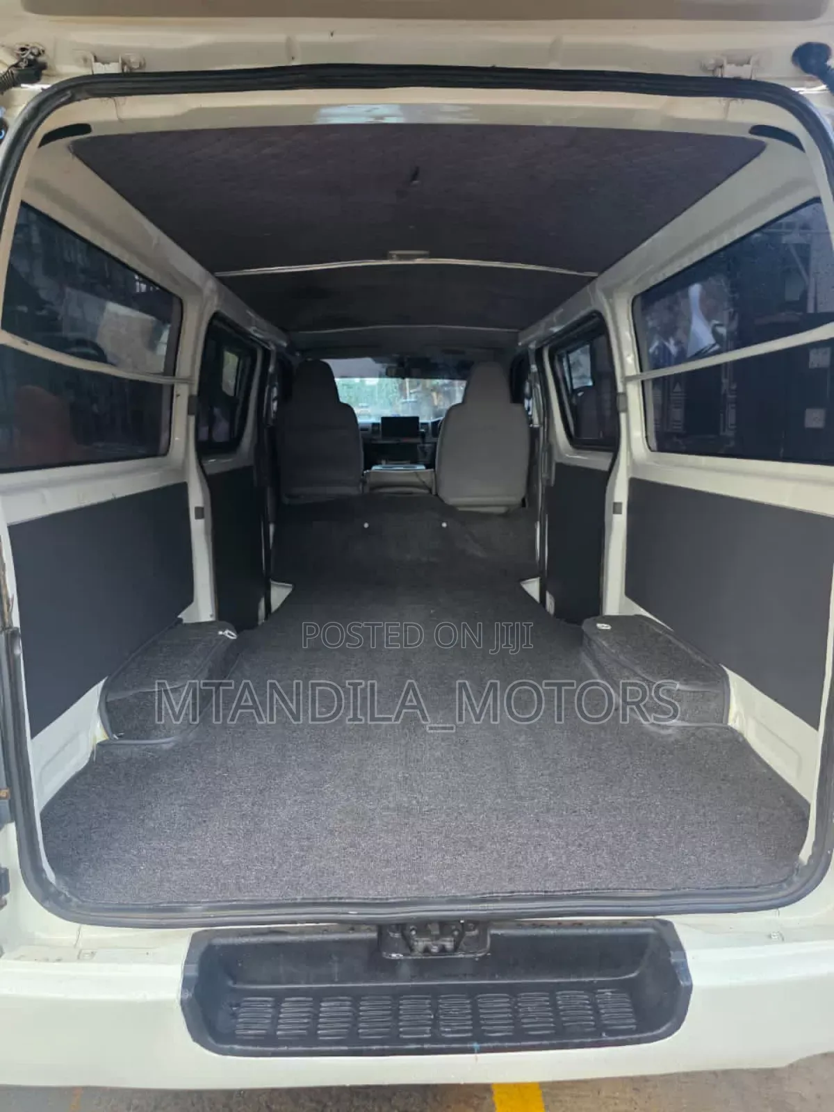 Toyota Quantum 2014 White