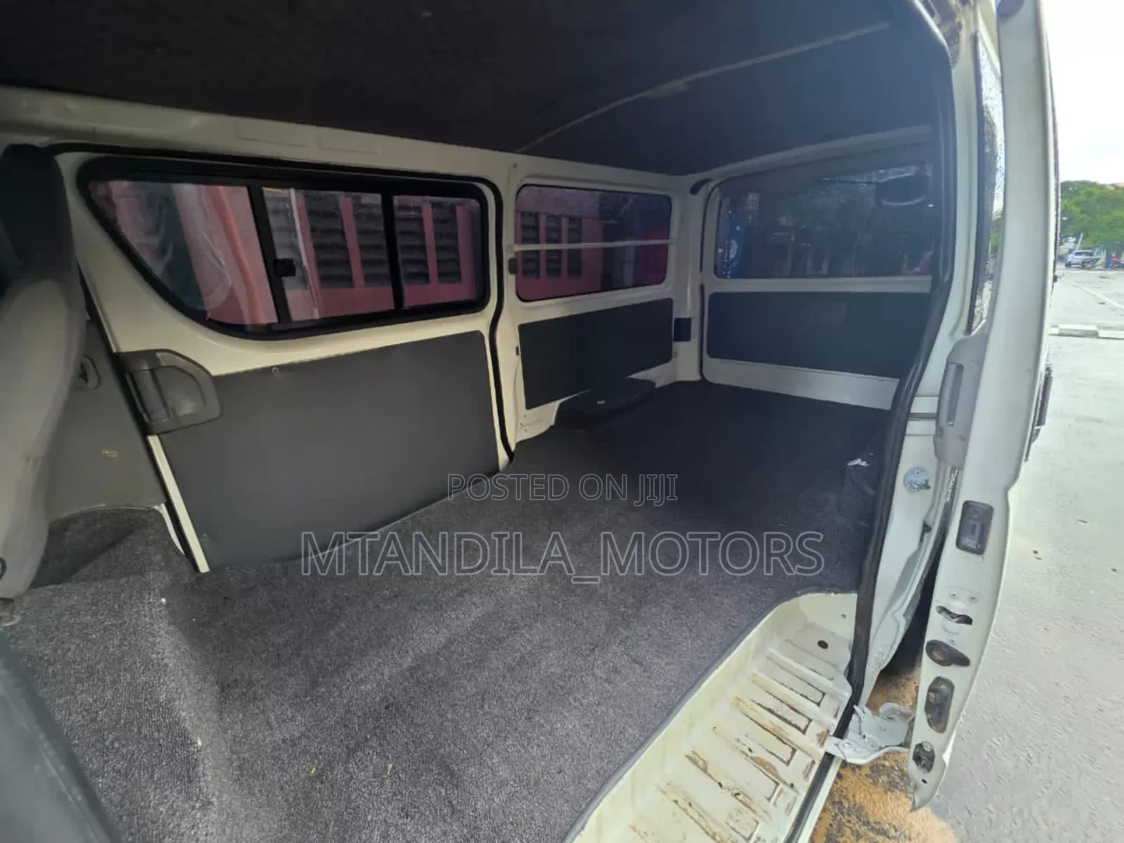 Toyota Quantum 2014 White