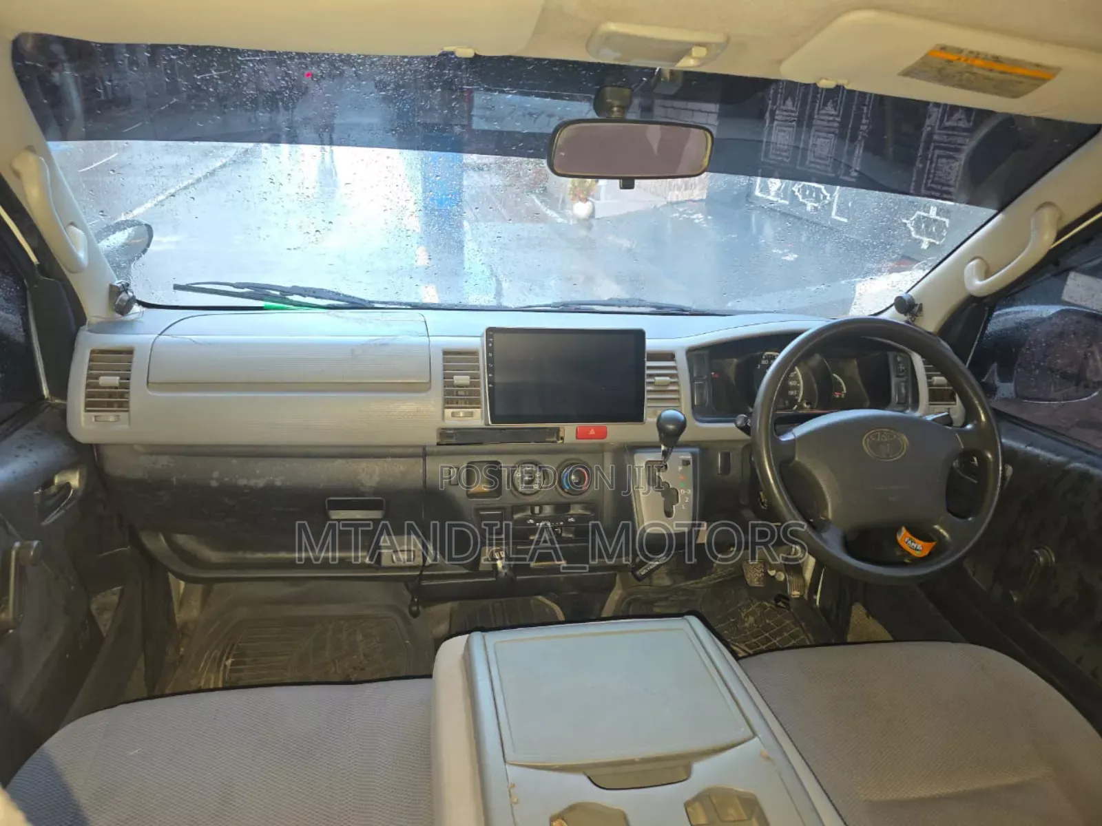 Toyota Quantum 2014 White