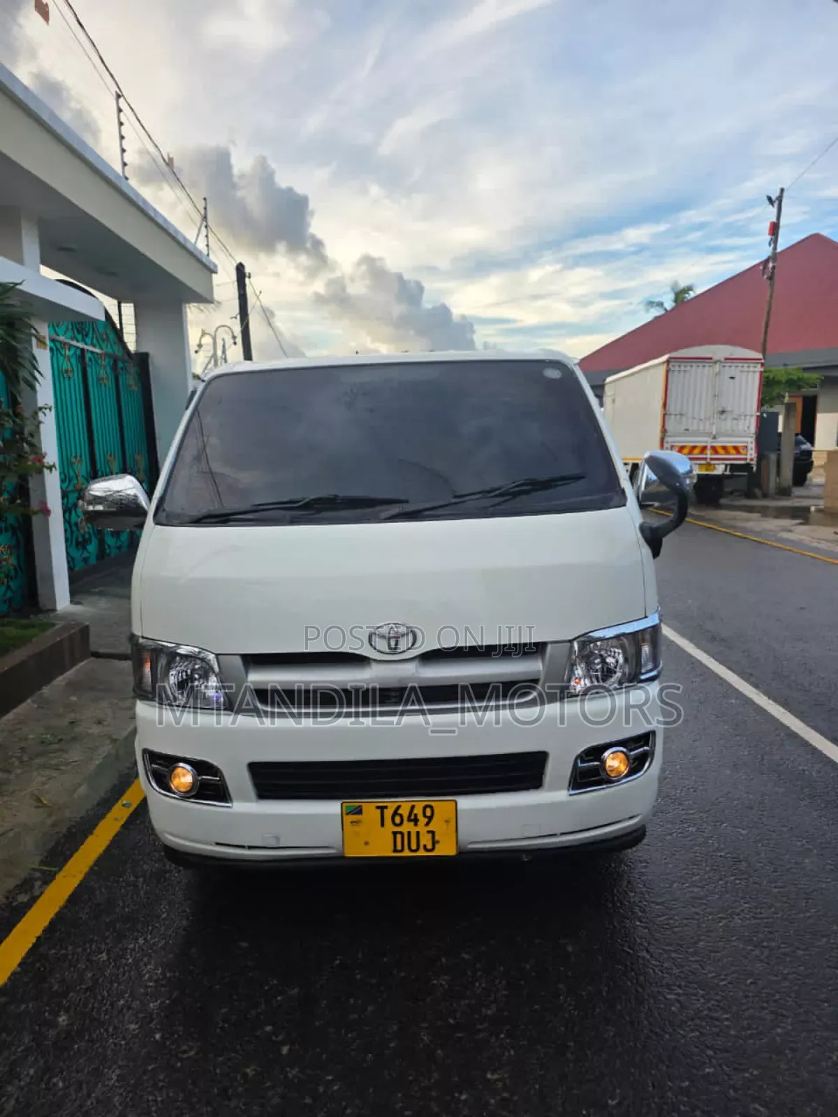 Toyota Quantum 2014 White