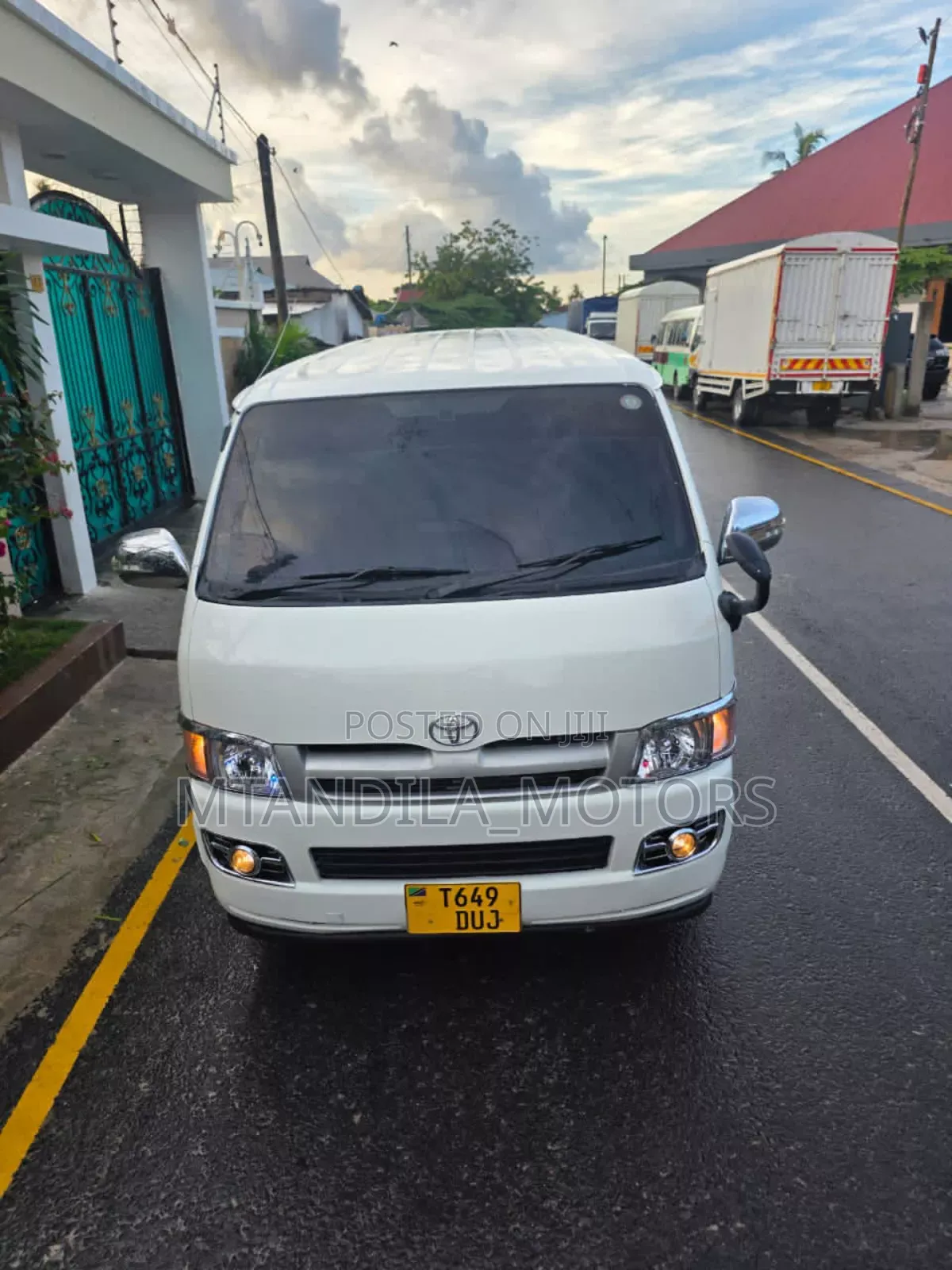 Toyota Quantum 2014 White
