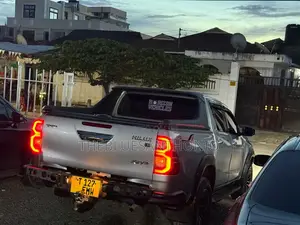 Toyota Hilux 2018 Silver