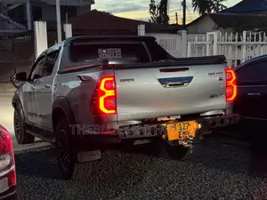 Toyota Hilux 2018 Silver