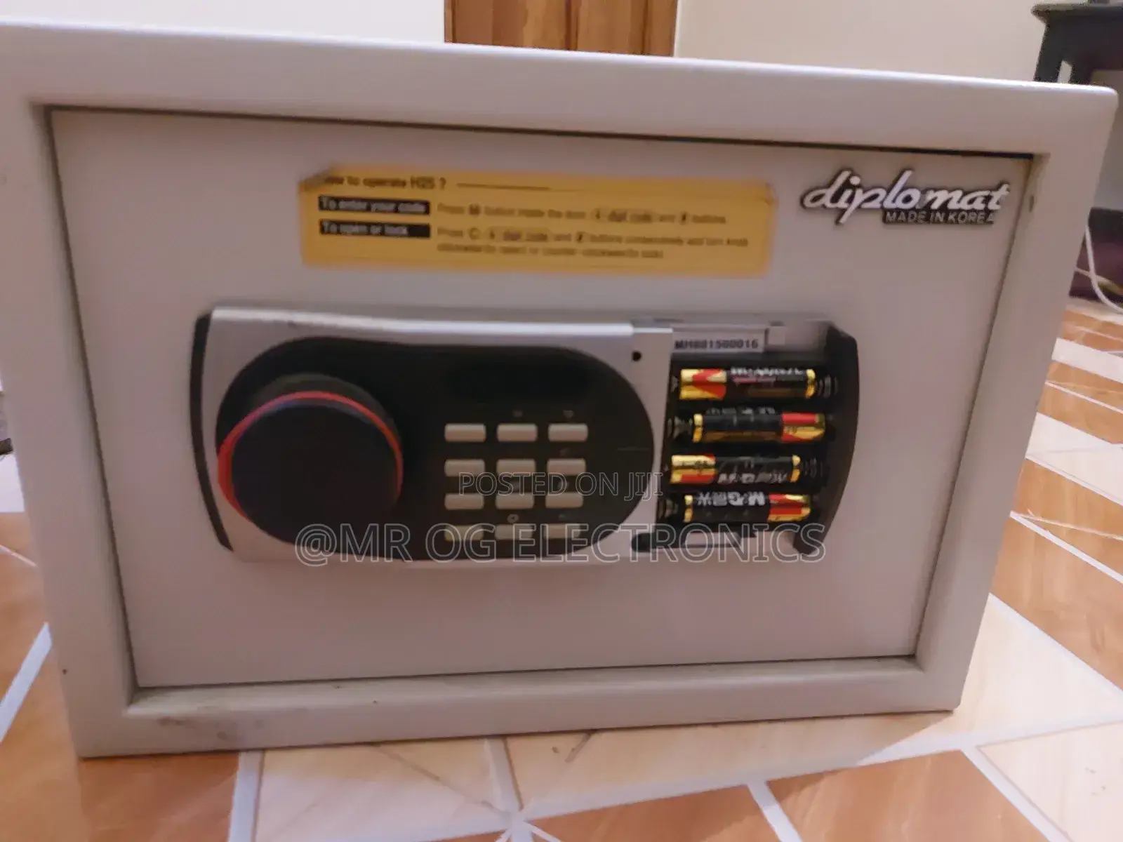 Safe Box, H25. Diplomat