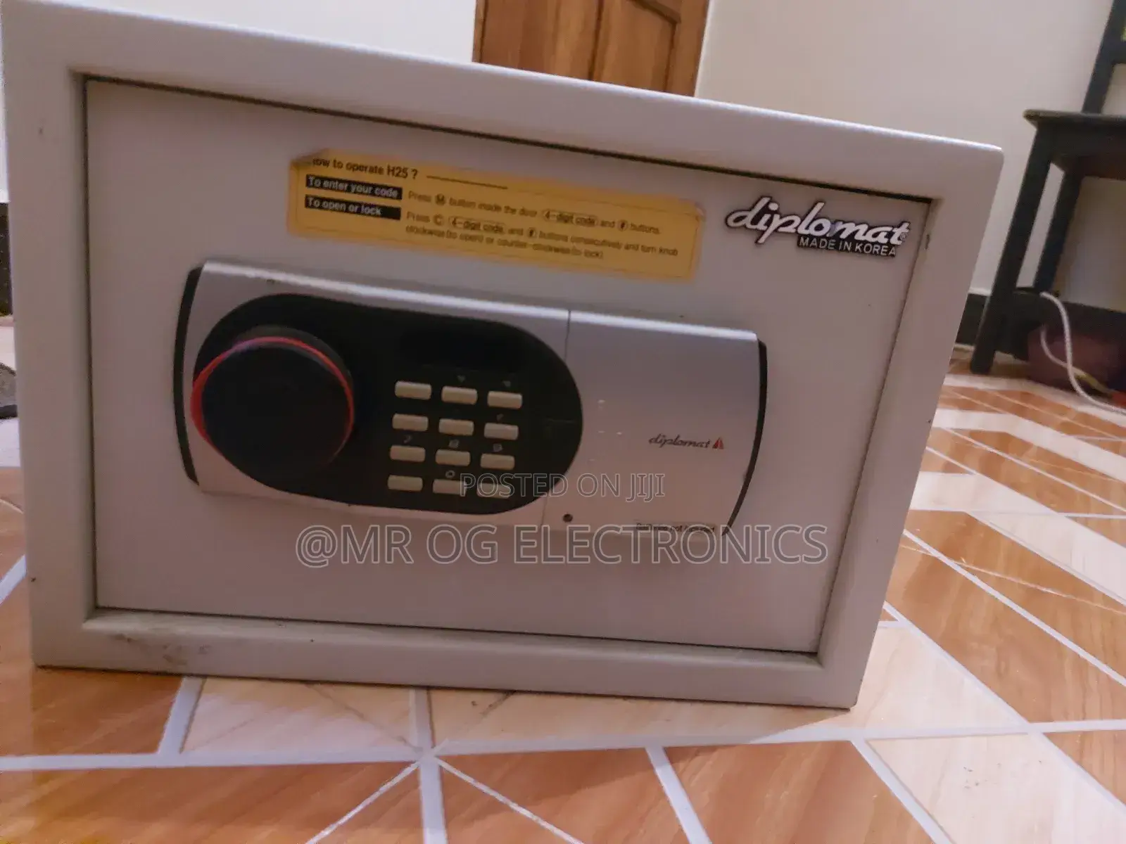 Safe Box, H25. Diplomat