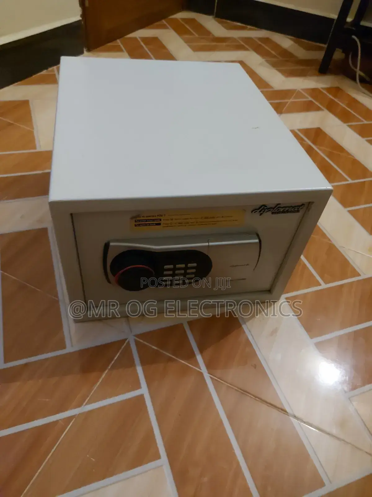Safe Box, H25. Diplomat