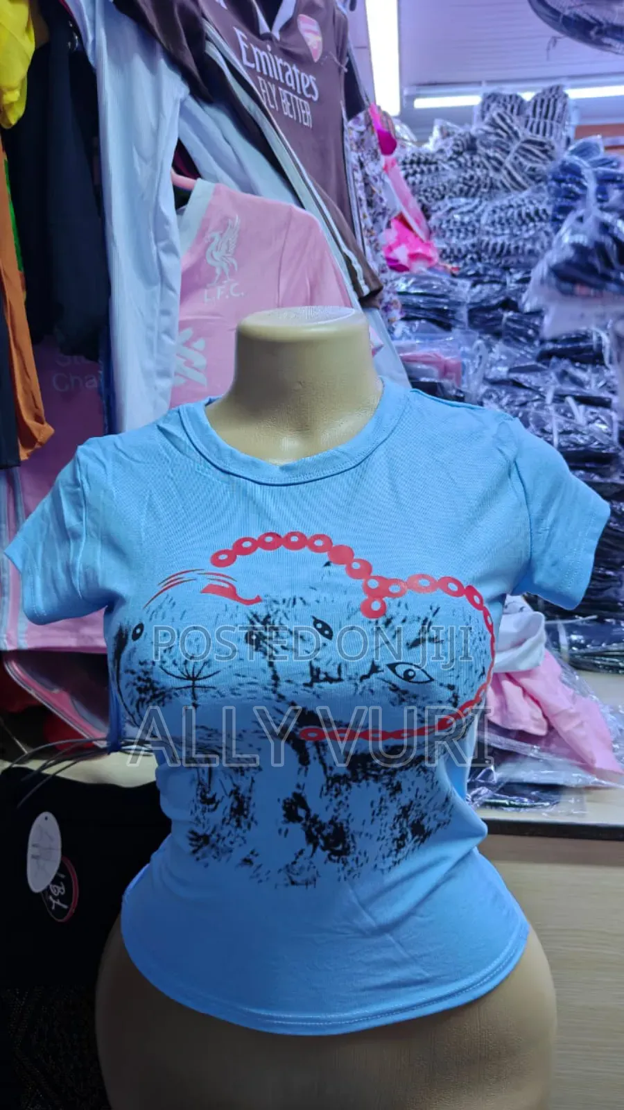 : Elegant Cat Print Ladies T-Shirt – Trendy Unique Design