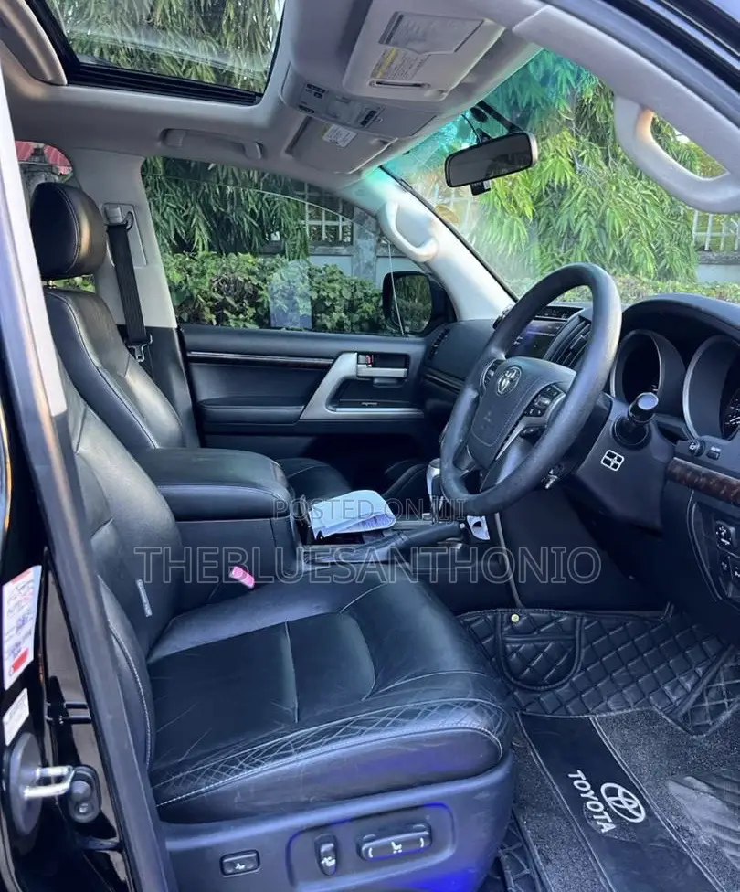 Toyota Land Cruiser 2011 Black