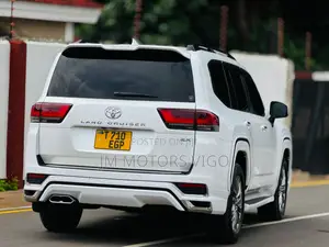 Toyota Land Cruiser 2022 White