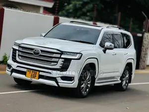 Toyota Land Cruiser 2022 White